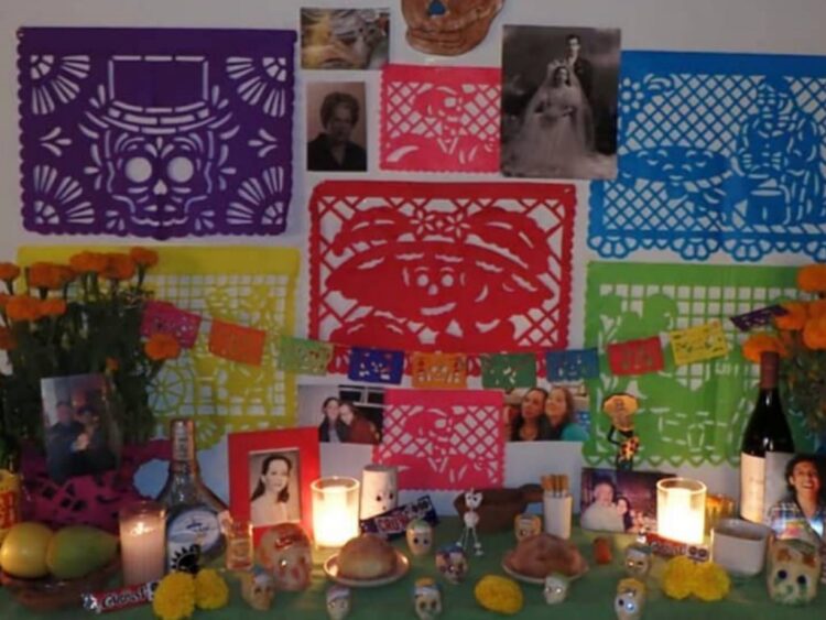 Las ofrendas de Día de Muertos incorpora elementos simbólicos con profundo significado | AMEXI/FOTO: RRSS