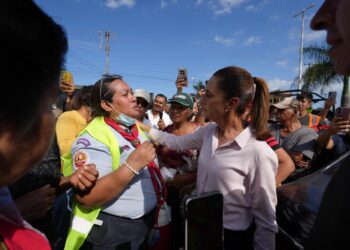 De visita por Poza Rica, Claudia Sheinbaum destacó que su gobierno atenderá las denuncias de los pobladores.