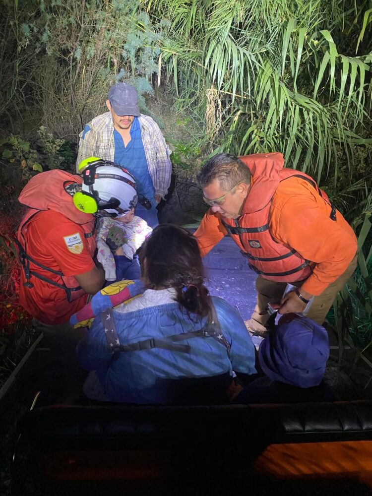 El Grupo Beta informó que la familia guatemalteca llevaba tres días desaparecida y se ubicó en las márgenes del Río Bravo.