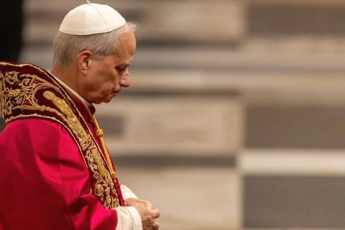 Papa León. En el Editorial Desde la Fe, la Iglesia Católica refirió que se debe reconocer que los pobres no son "los otros" sino con de nosotros.