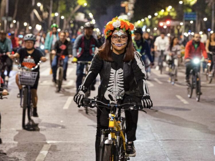 Paseo Nocturno de Día de Muertos 2023. AMEXI Foto Gobierno de la CDMX