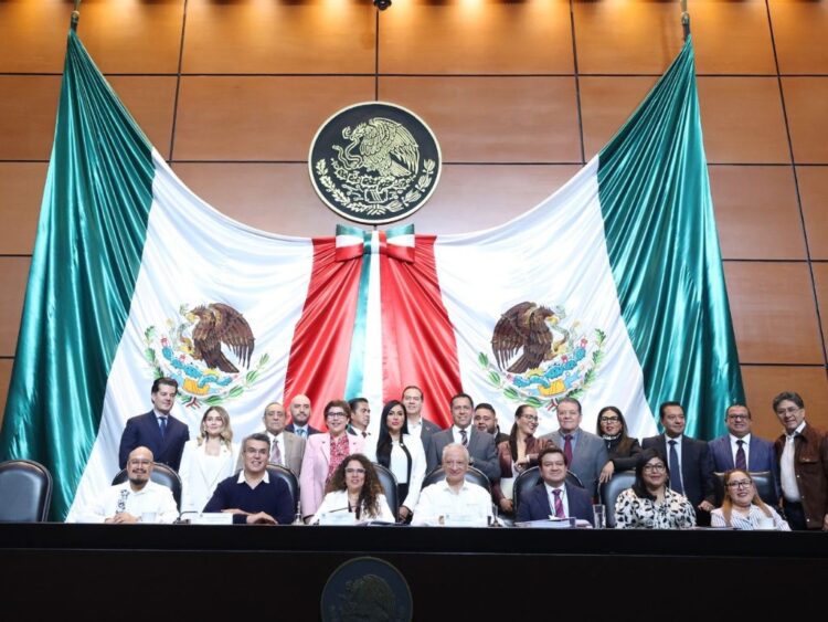 Director de Pemex presume combate al huachicol,