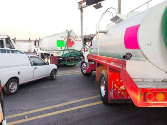 Piperos bloquean la carretera México-Texcoco, en Los Reyes La Paz. 27 de octubre de 2025. Foto RRSS
