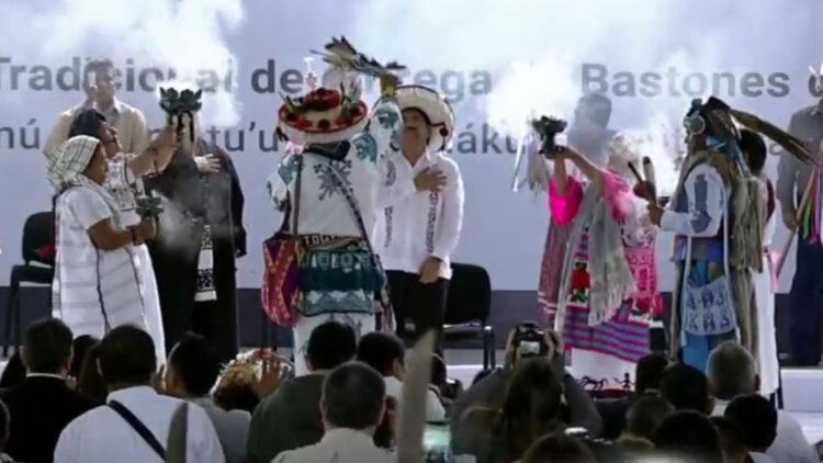Alertan laicos que México vive un proceso preocupante del uso de los símbolos religiosos en actos públicos para manipular a la población.