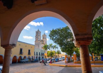 Visitantes extranjeros gastan más en México durante las vacaciones de verano 2025