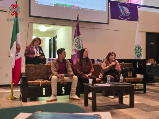 Zumpango, Edomex. 25 de octubre de 2025. Expertos de la Universidad Autónoma de México hablan de la importancia del tema de cuidados en la negociación colectiva. AMEXI/Foto/Adriana Urrea.