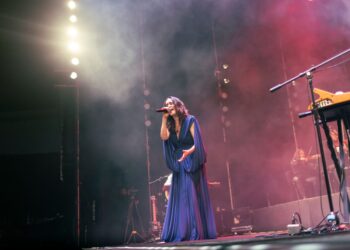 Julieta Venegas en el Cervantino: Una noche sinfónica inolvidable