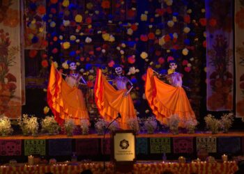 Amalia Hernández es recordada con majestuoso altar de muertos