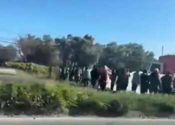 Trabajadores de limpia de Tepexpan bloquean la Texcoco-Lechería. Foto captura de video
