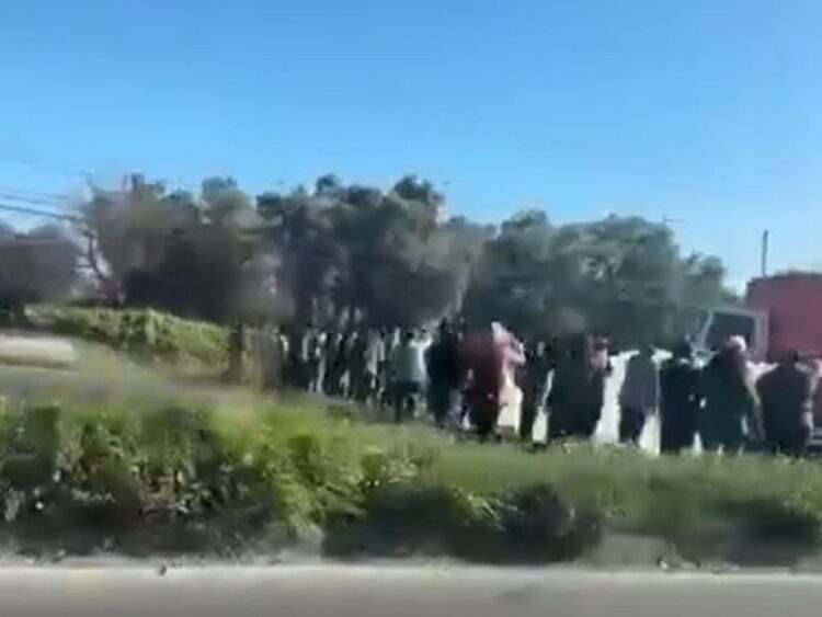 Trabajadores de limpia de Tepexpan bloquean la Texcoco-Lechería. Foto captura de video