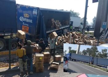 Tráiler de cerveza volcó en la México-Querétaro provocando caos vial y rapiña. 17 de octubre, 2025. AMEXI / Foto: Luis Ayala Ramos