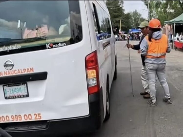 Chofer de combi discrimina a persona con discapacidad, en Naucalpan