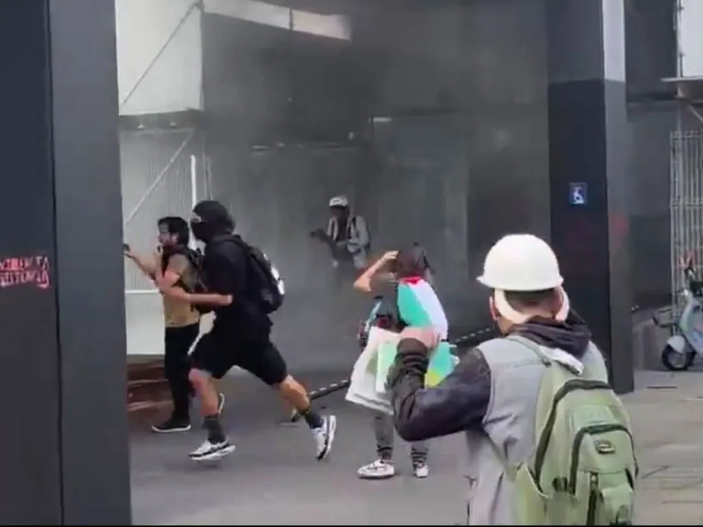 UNAM condena agresión en el CCU Tlatelolco, después de la marcha del 2 de octubre. AMEXI