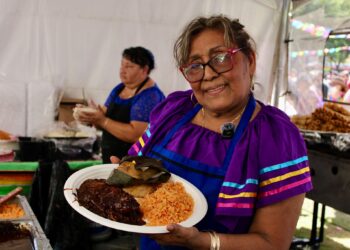 Miles disfrutan la Feria de los Moles