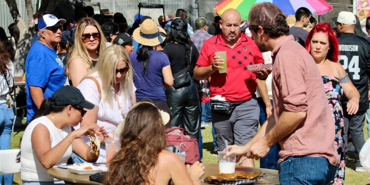 Miles disfrutan la Feria de los Moles