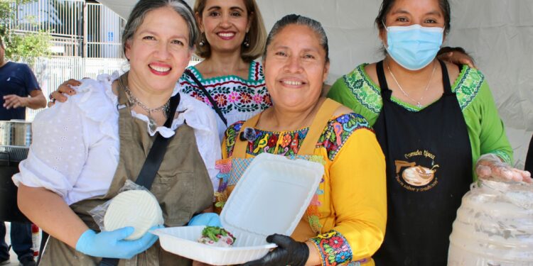 Miles disfrutan la Feria de los Moles