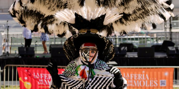 Miles disfrutan la Feria de los Moles