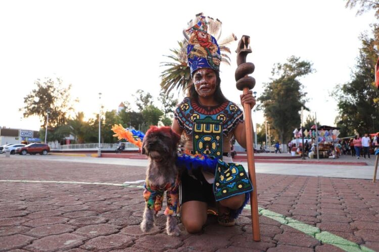 Un Día de Muertos con un espeluznante y peludo desfile de disfraces
