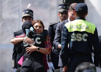 reconocen a policías por honoor y lealtad