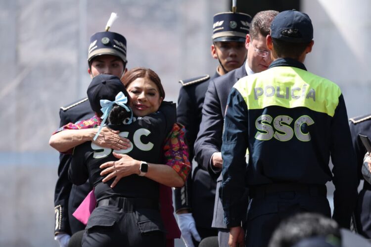 reconocen a policías por honor y lealtad