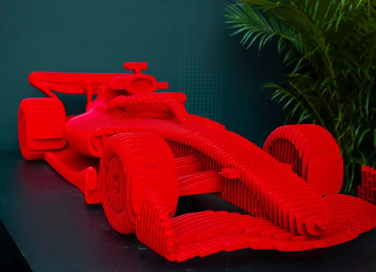 Obras de la exposición "El Arte del Gran Premio", que fusionó el arte contemporáneo y la Fórmula 1 en el Hotel Sofitel de la Ciudad de México