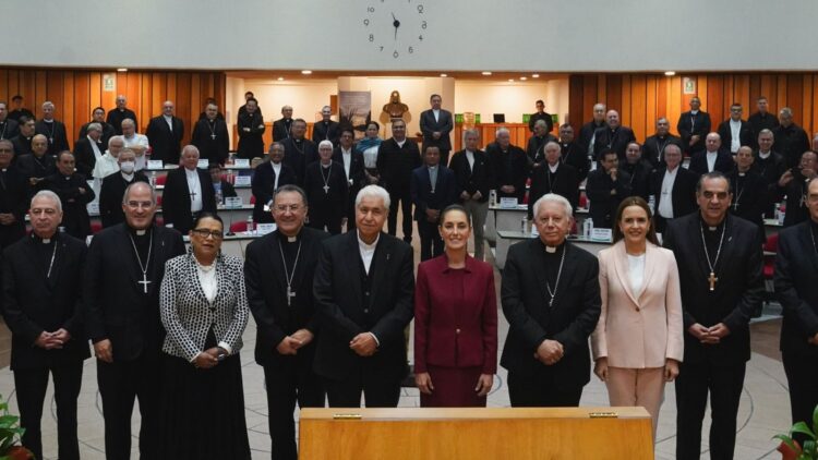 Claudia Sheinbaum cumple un año de gobierno en medio de contrastes en el combate a la corrupción y la inseguridad.