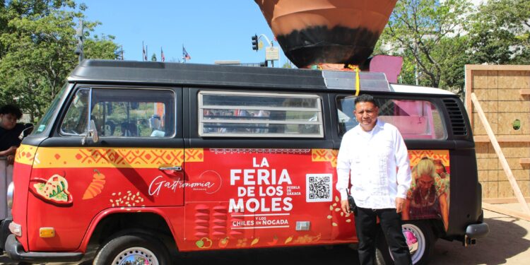 Miles disfrutan la Feria de los Moles