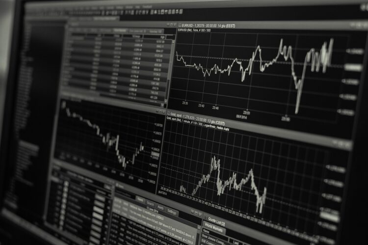 Actividad económica se recupera 0.6% en agosto, pero se estanca en comparación anual