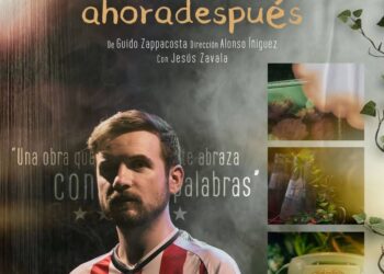 Jesús Zavala conmueve al público con “Ahoradespués”, un monólogo que celebra la vida y la memoria
