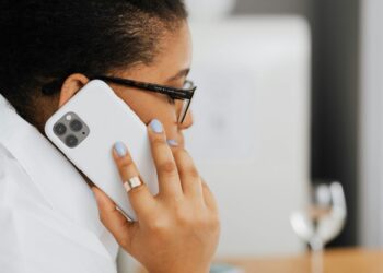 Aumentan las llamadas falsas en México: alertan por fraude y robo de identidad