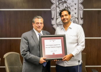 Mauricio Sulaimán recibió un reconocimiento póstumo para su papá en Reynosa. / CMB