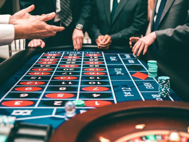 Hacienda bloquea 13 casinos por presunto lavado de dinero