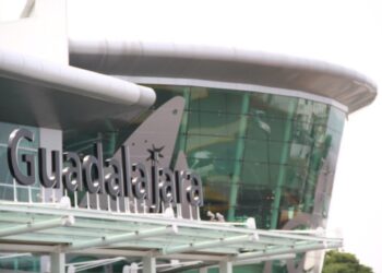 Hombre irrumpe en pista del Aeropuerto de Guadalajara; operaciones ya normalizadas