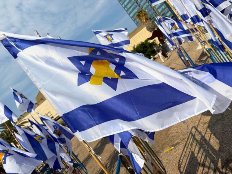 Miles personas visitan la Plaza de las Rehenes con el fin de exigir al gobierno israelí y a Hamás el retorno de los cuerpos de los rehenes