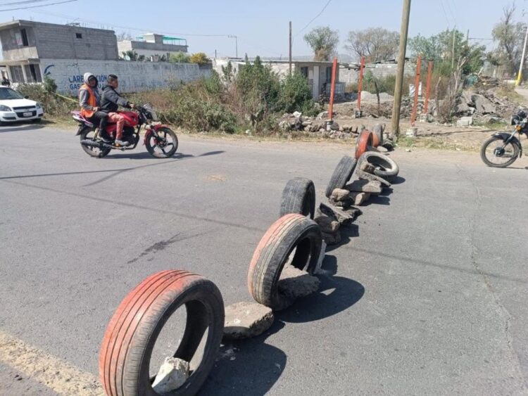 Bloquean Chalco-Tláhuac por falta de agua