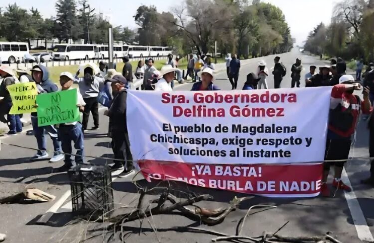 Bloquean Paseo Tollocan por tala clandestina ligada al narco