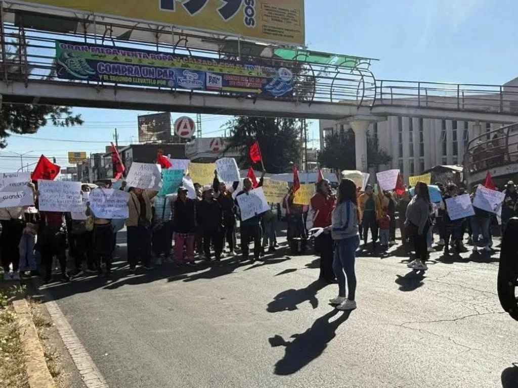 Bloquean autopista y centro de Ixtapaluca