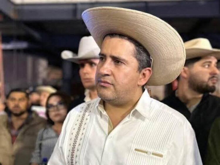 Carlos Manzo, alcalde de Uruapan, Michoacán, asesinado el 1 de noviembre de 2025. Foto RRSS Toluca condena el asesinato de Carlos Manzo, alcalde de Uruapan