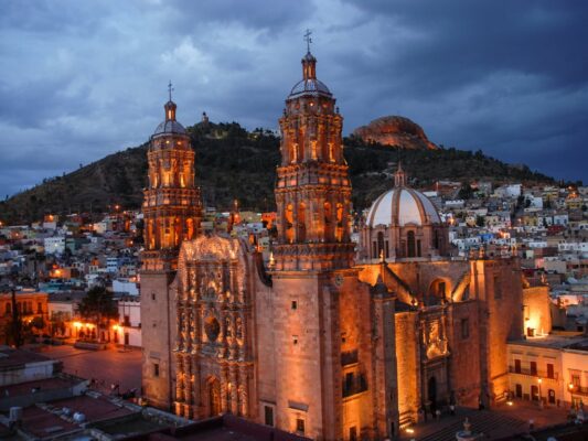 Catedral Basílica de Zacatecas, un monumento emblemático para ceremonias inolvidables.