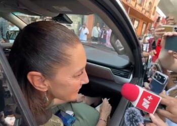 Claudia Sheinbaum celebra reaparición pública de López Obrador