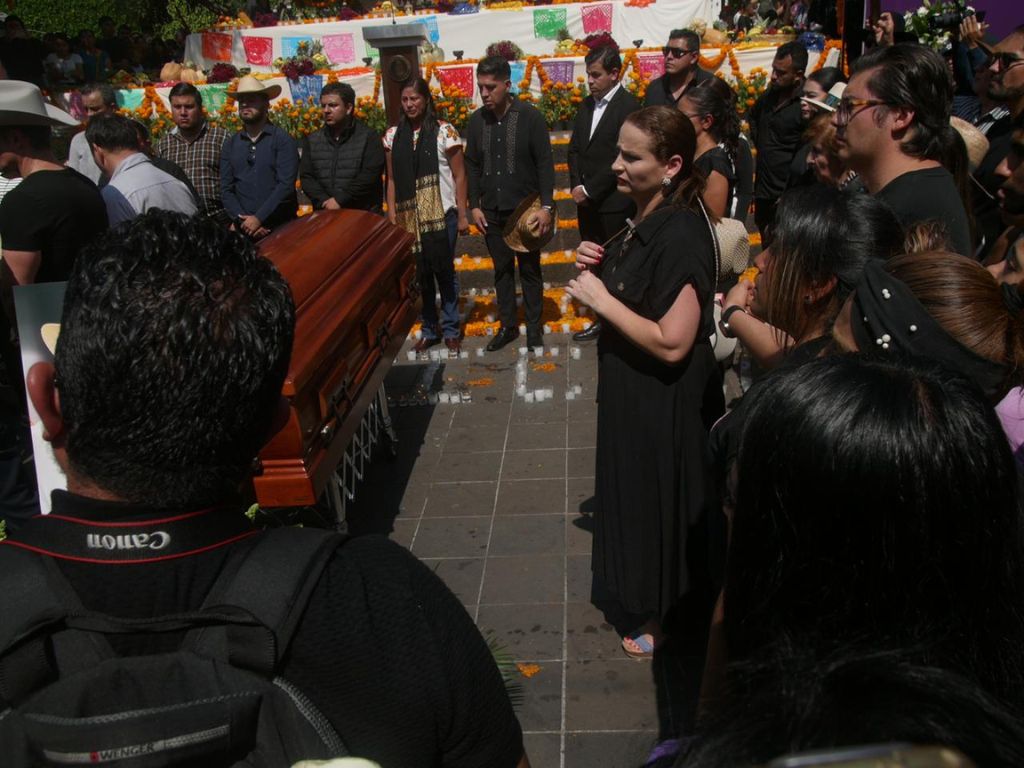 Convocan a marcha y misa por Carlos Manzo