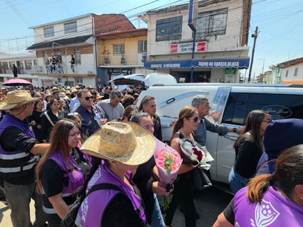 Convocan a marcha y misa por Carlos Manzo