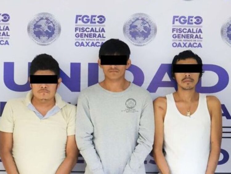 Detenidos por extorsión, cobro de piso y secuestro de migrantes en el Istmo de Tehuantepec. AMEXI Foto Fiscalía General del Estado de Oaxaca