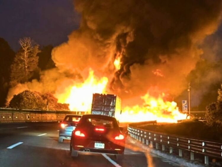 Explosión de pipa en la México-Puebla. AMEXI Redes Sociales