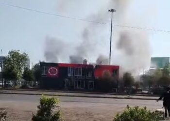 Explosión de pirotecnia provoca incendio en instalaciones de Protección Civil de Nezahualcóyotl. AMEXI Foto Captura de video