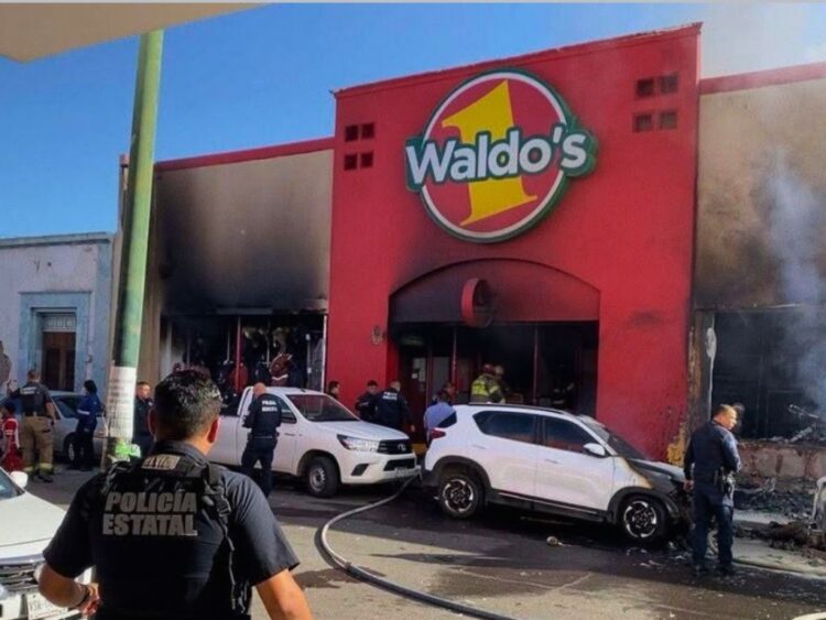 Explosión e incendio en tienda Waldo's de Hermosillo. AMEXI