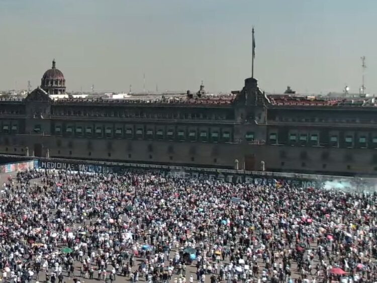 Miles de sombreros y playeras blancas en las marchas de Generación Z y México se Levanta