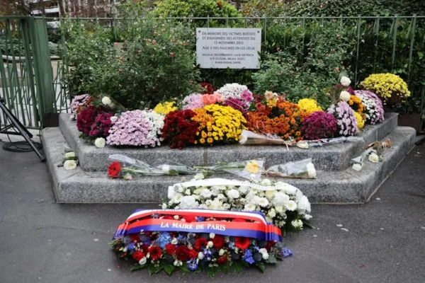 Hija de la primera víctima de atentados del 13N inaugura los homenajes oficiales en París