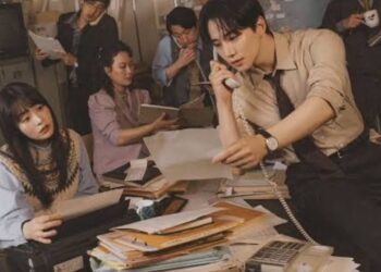 Imagen oficial de la serie Familia Typhoon mostrando a los personajes principales en escena dramática.