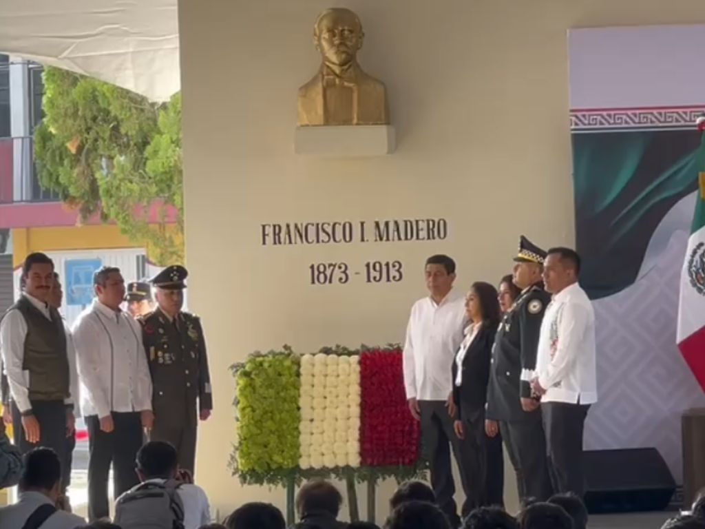 Desfile cívico revolucionario Homenaje en Oaxaca a Francisco I. Madero durante la ceremonia por el 115 aniversario de la Revolución Méxicana. AMEXI Foto Captura de video